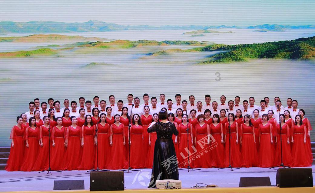 俞飞鸿带火了一种新穿法：白色羽绒服+打底裤，减龄又时髦